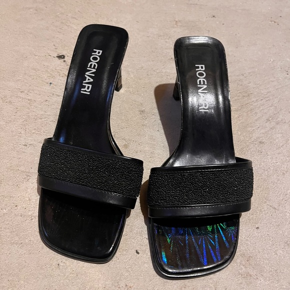 Size 7 Women’s sandals/heels. Brand is Roenari - Picture 1 of 2